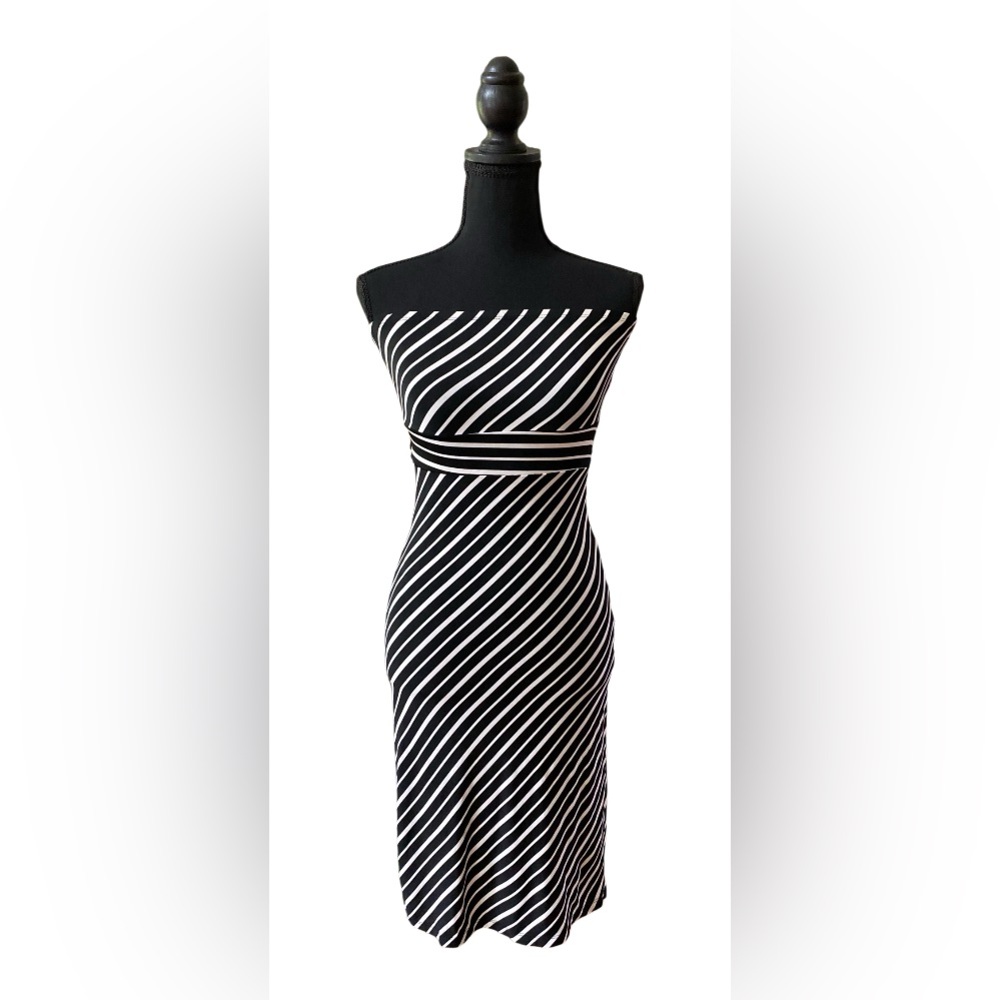 Bisou Bisou: Elegant Black and White Striped Dress
